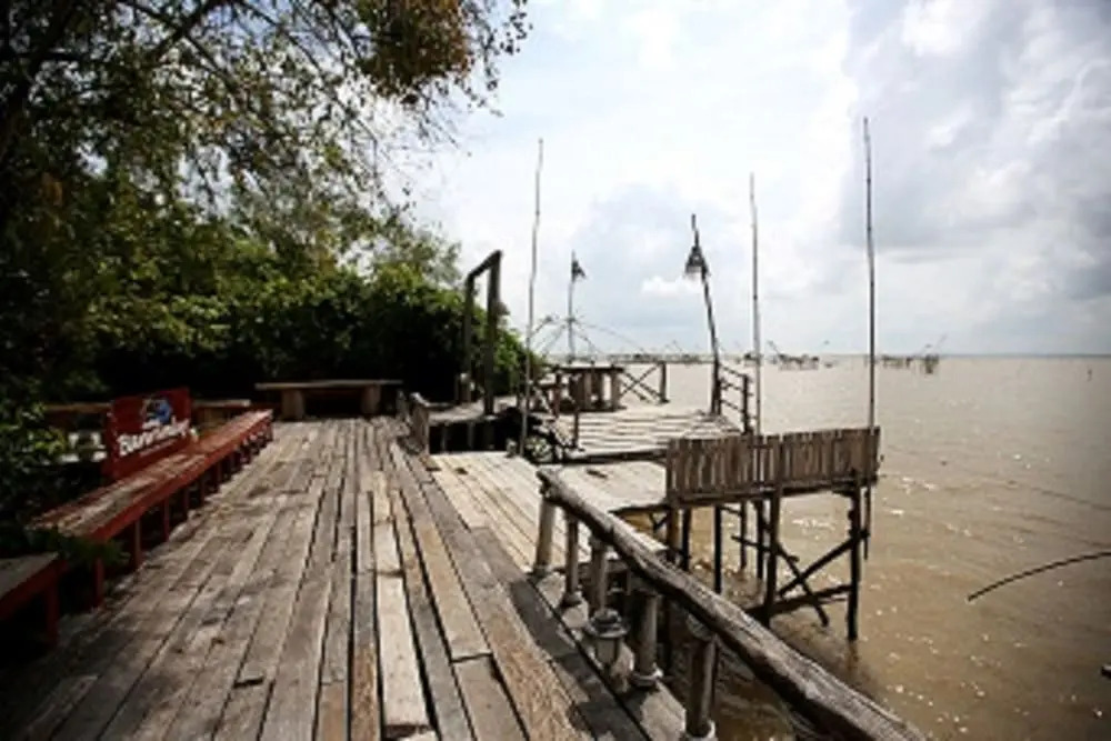 บ้านริมเลปากประ Banrimlay Pakpra