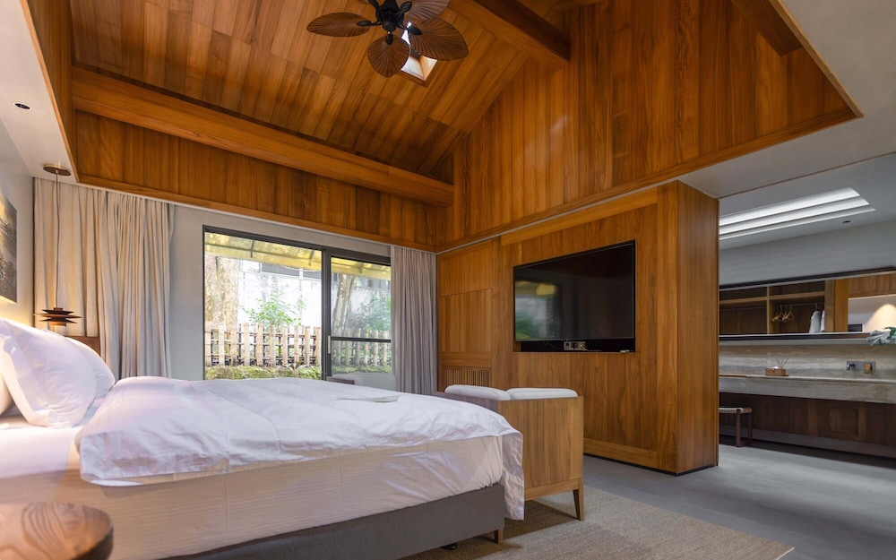 CongLinLi Wooded Homestay