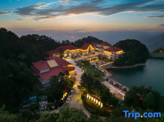 Lushan Lutos Terrace Garden Resort Hotel
