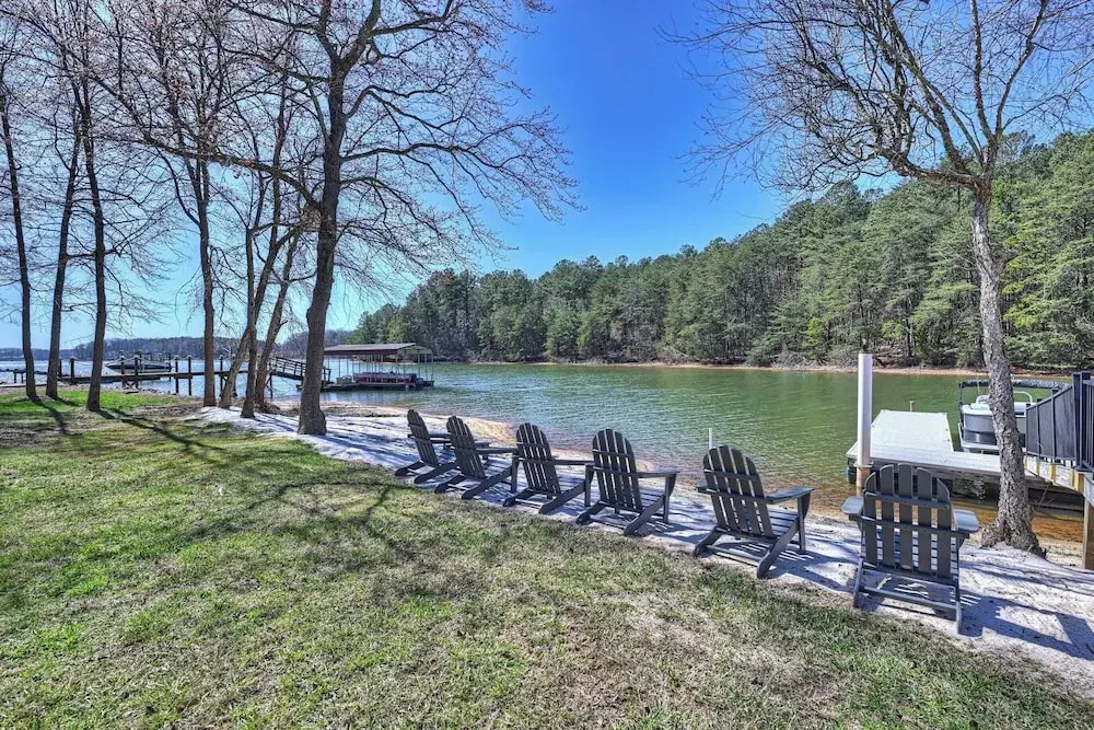 Knotty Pines by Avantstay Lake Views, Renovated