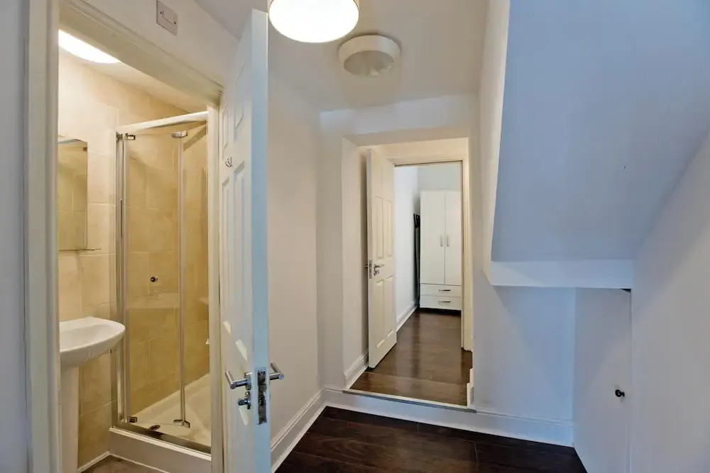 Imperial Corner House-Whitechapel Apartment