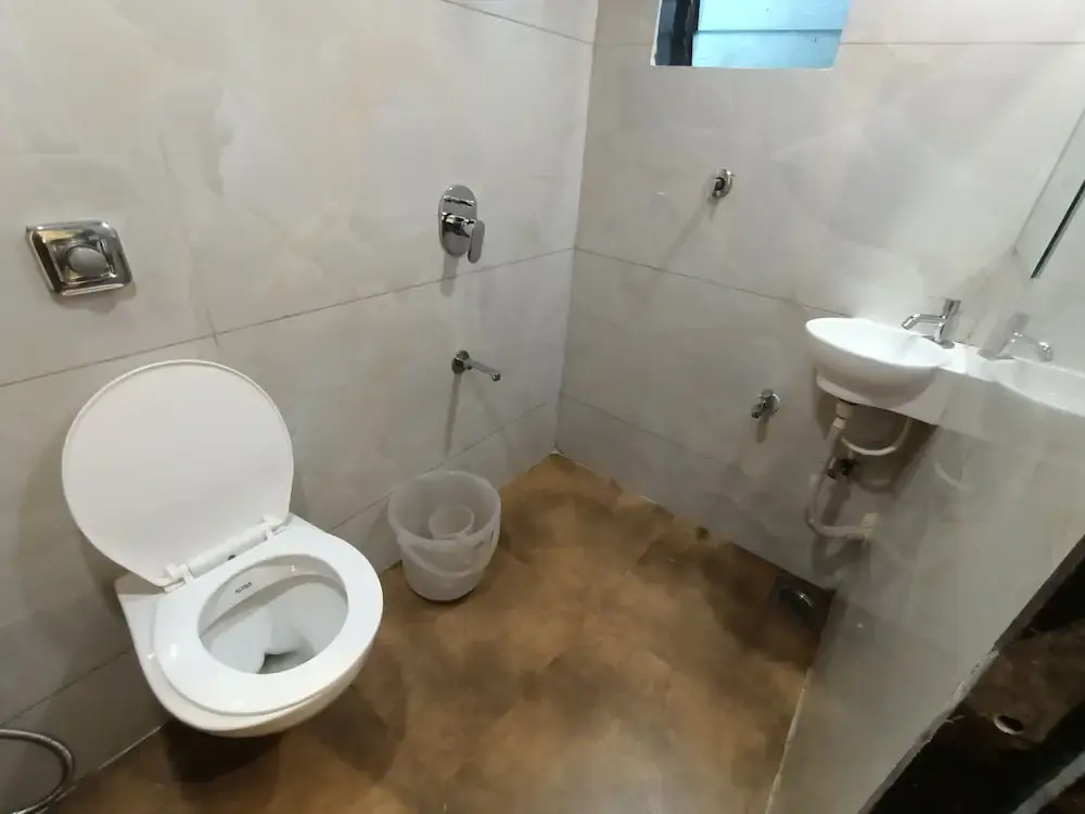 HOTEL MOON LITE RESIDENCY - Marve Road Malad West - Premium Couple Friendly