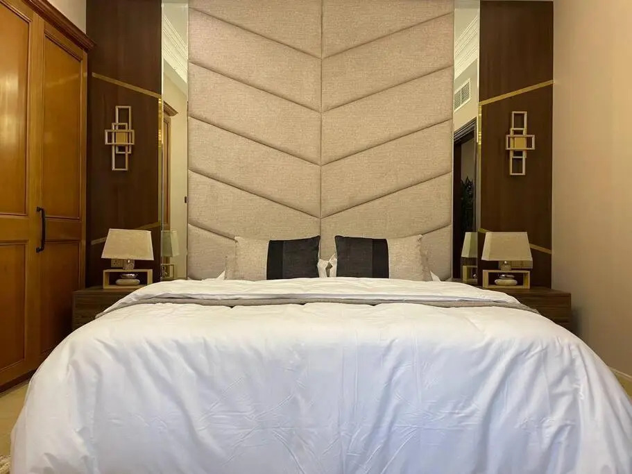 Cheerful 4-bedroom Villa With Shared Pool