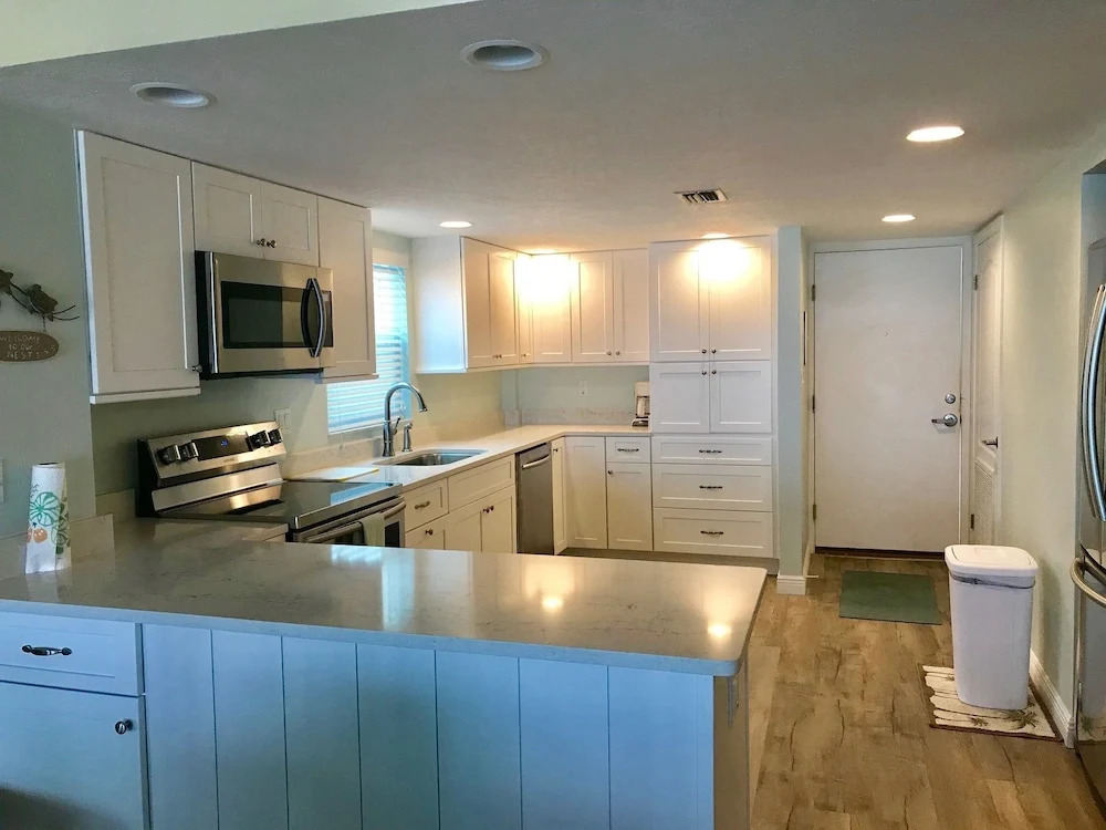 705 Ponce de Leon - 2 Br Condo