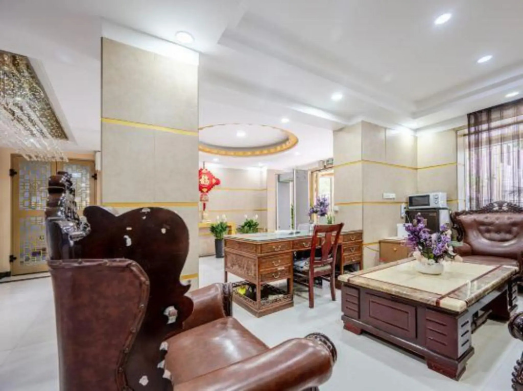Good Home Hotel (Corps No. 2 Middle School Autonomous Region Party School Branch)