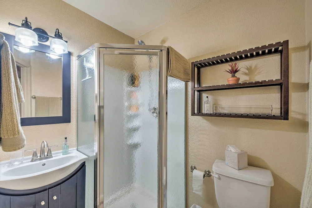 Condo on Golf Course: 2 Mi to Grindstone Lake!
