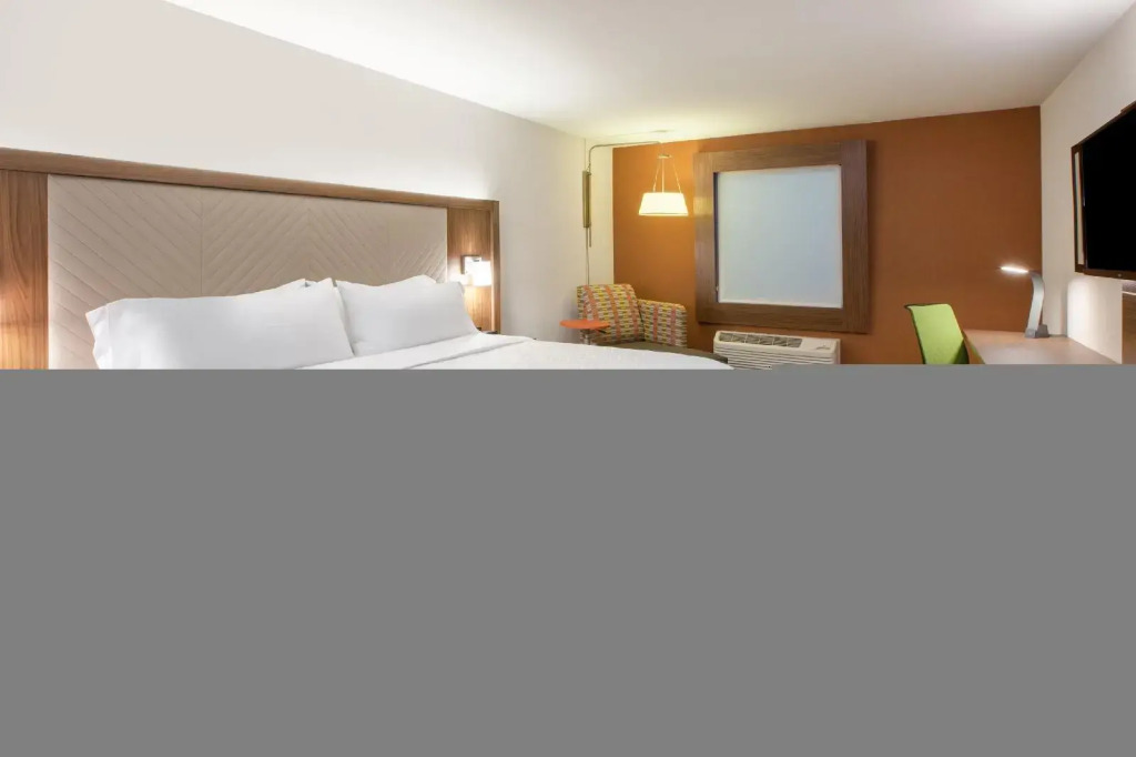 Holiday Inn Express Irwin-PA Turnpike Exit 67