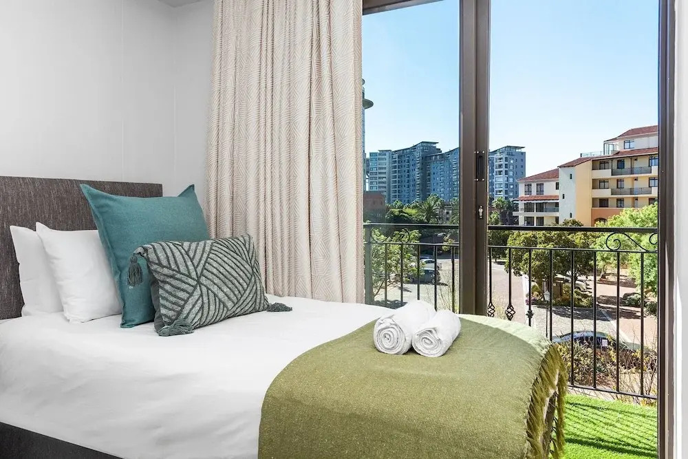 Island Club by Smart City Stays