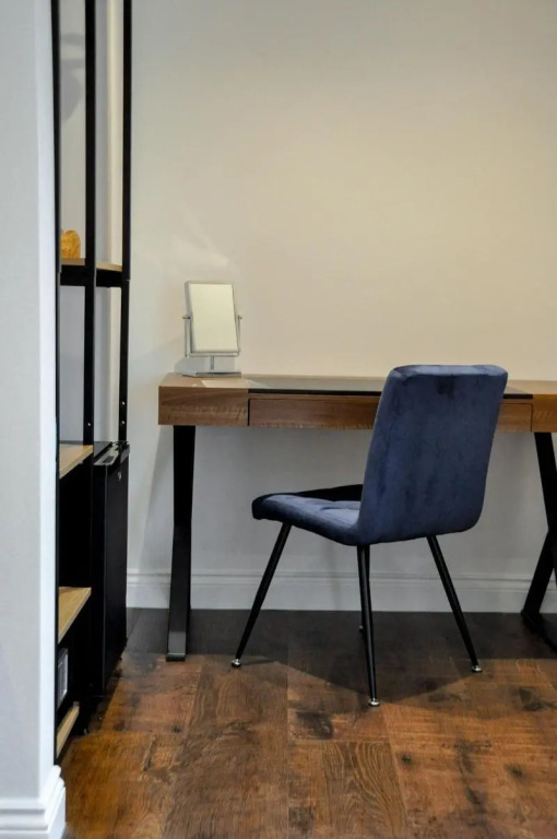 Upstairs at 33 - Self check in boutique accommodation in Worcester Centre