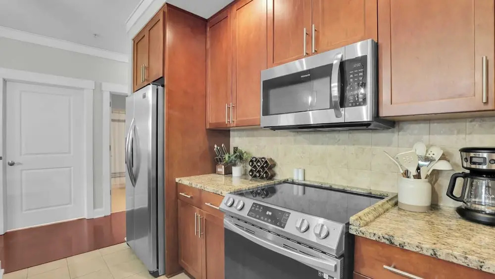 Sleeps 28 4 Suites in Walkable Historic District The Juliette by Avantstay
