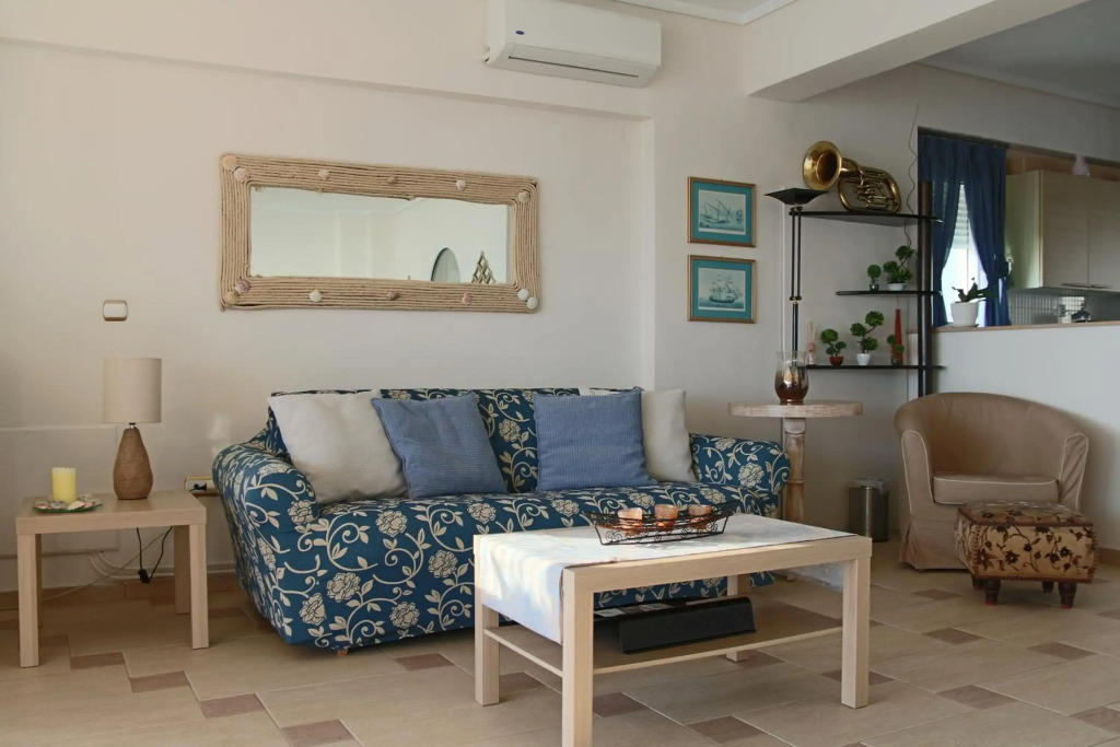 Apartment with marina view