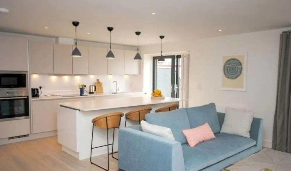 3 The Salterns, Chichester 402395