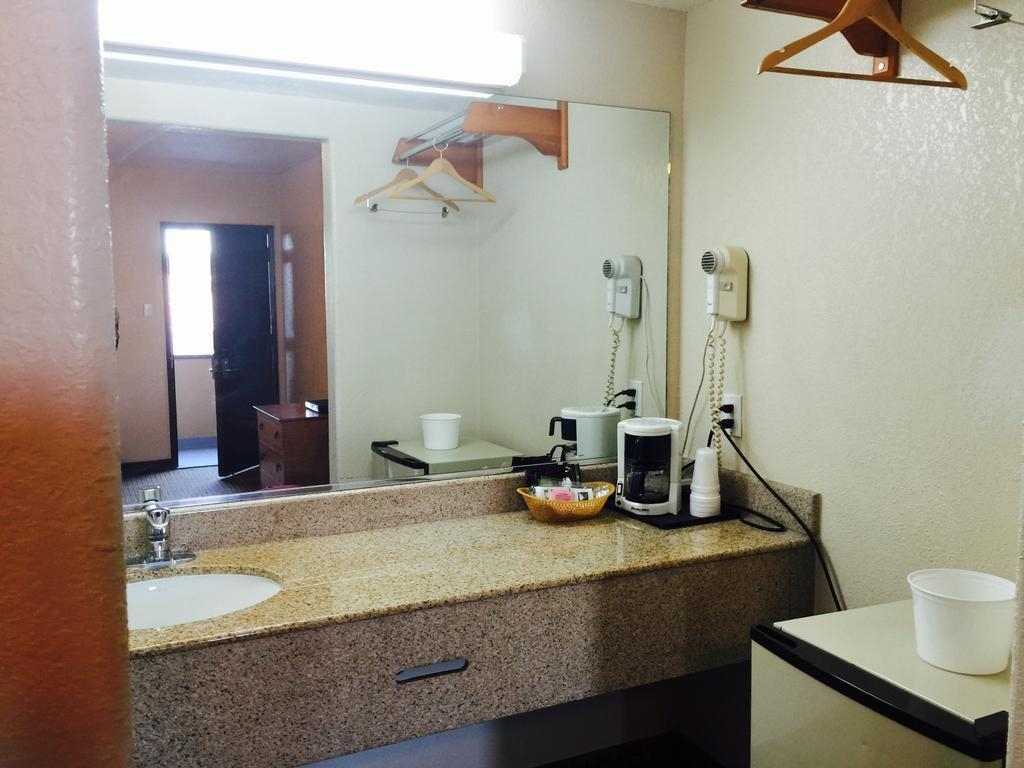 Economy Inn