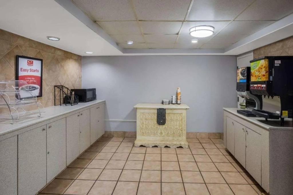 Super 8 by Wyndham Savannah