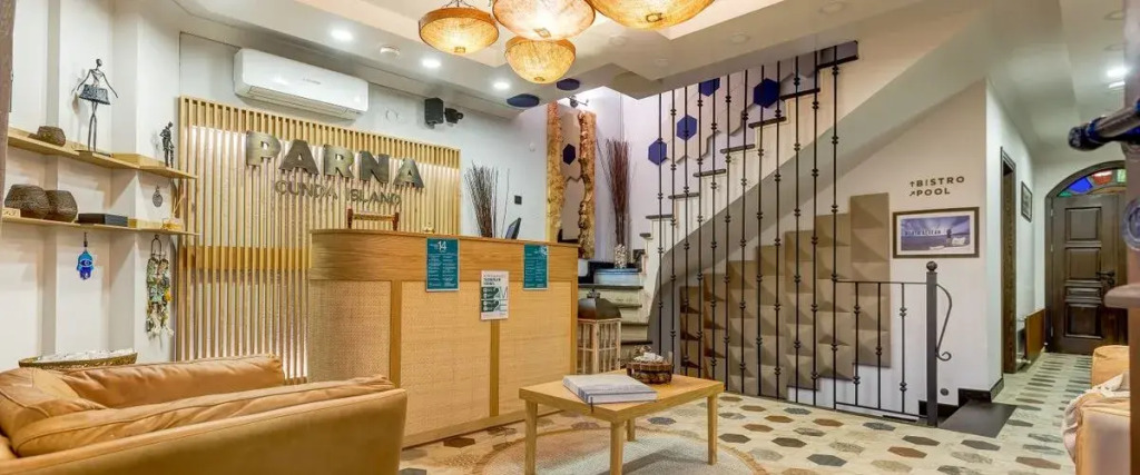 Parna Hotel