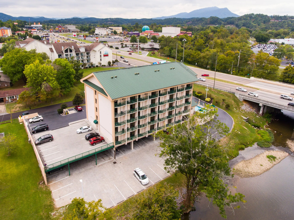 Pigeon River Inn