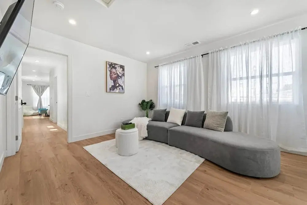 Massive 8BR Home in Hayward With AC Free Parking