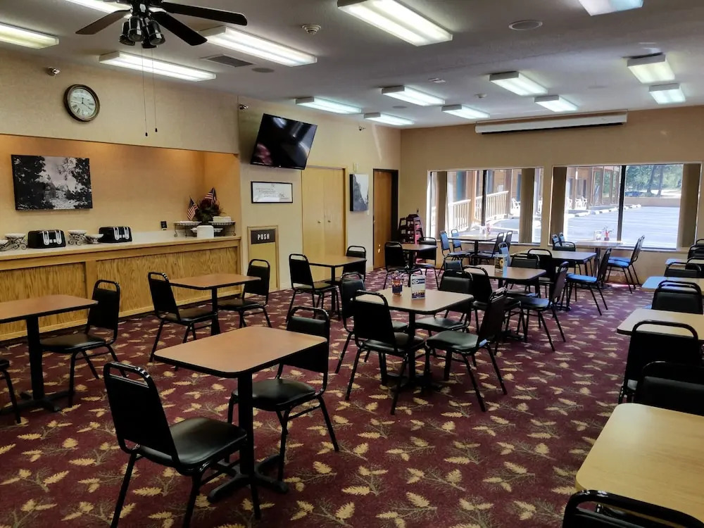 Rushmore Express & Suites