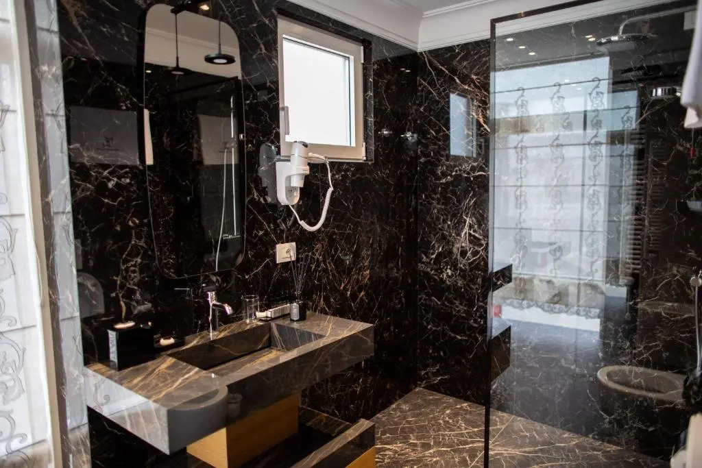 Seven Luxury Suites
