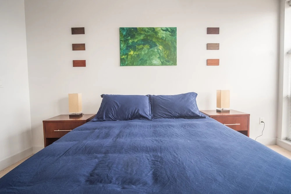 Spacious Townhome w Parking by Frontdesk