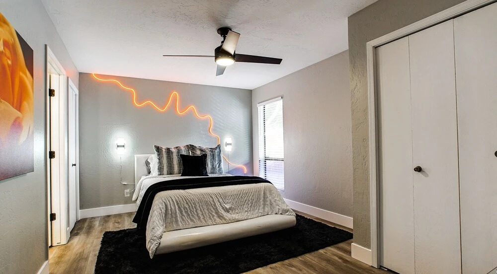 Heated Pool, Spa, & Garage! Near Kierland, shopping, dinning, & Scottsdale Quarter by RedAwning
