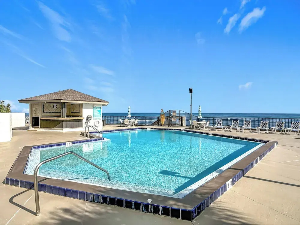 Oceanfront 1BR Condo Balcony Heated Pool Beach
