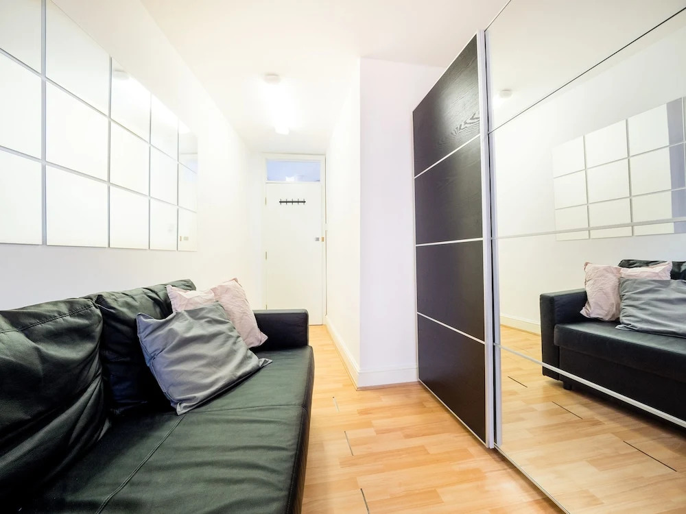 Top Floor Compact Apartment Notting Hill