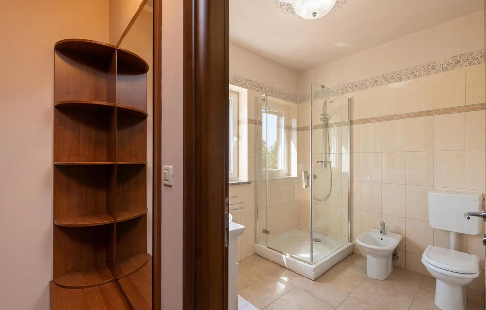 Stunning Home in Sumber with Outdoor Swimming Pool, Hot Tub & 3 Bedrooms