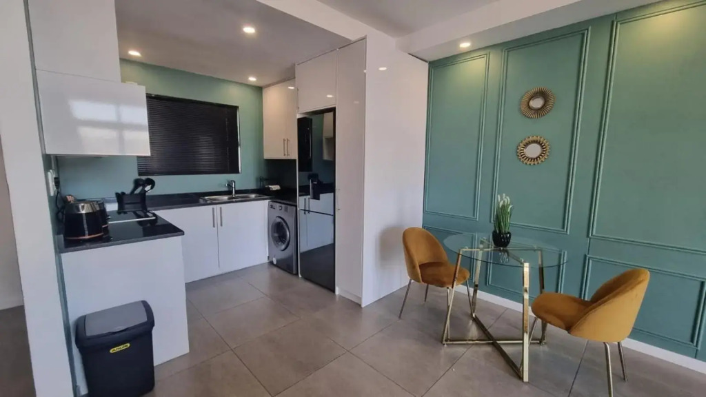 Accommodation Front - Prestigious 2 Sleeper Apartment with Harbour Views