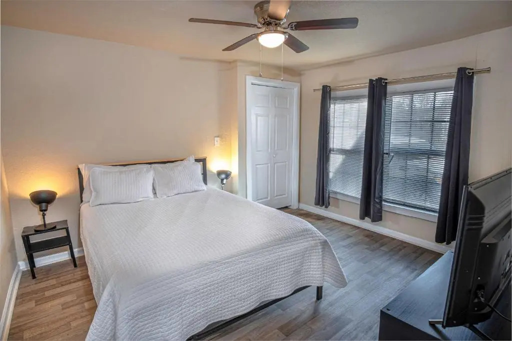 Nice 3B 2BA Near Downtown 2 Min AtandT Center