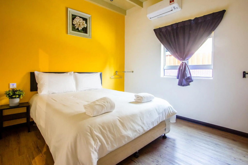 Explore 5BR Gardenhouse Retreats
