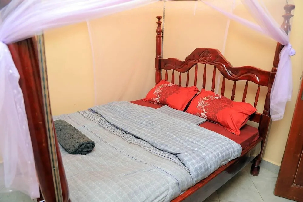 Kampala - Apartment - Sleeps 4 - Parking
