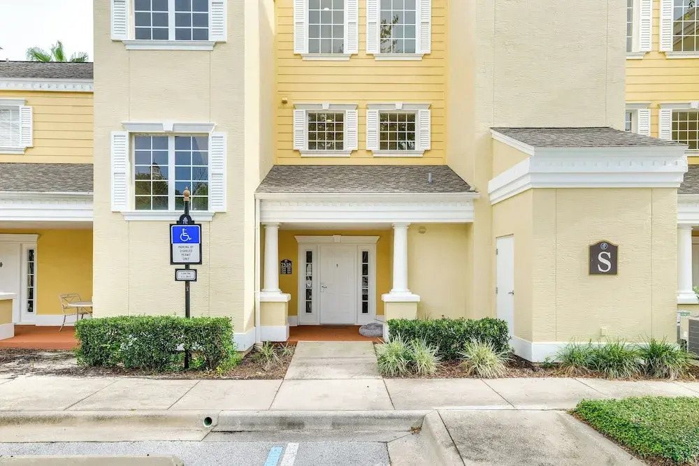 Golf Views: Kissimmee Condo on Reunion Course