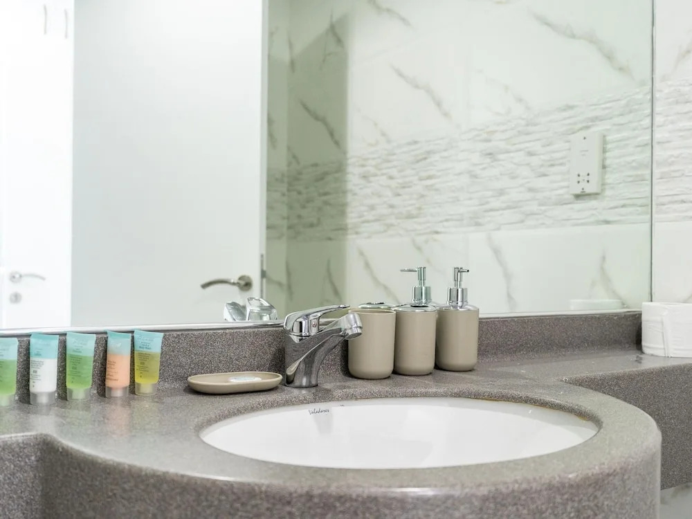 Luxe 4bed Apt Dubai Marina JBR Pool by Belvilla