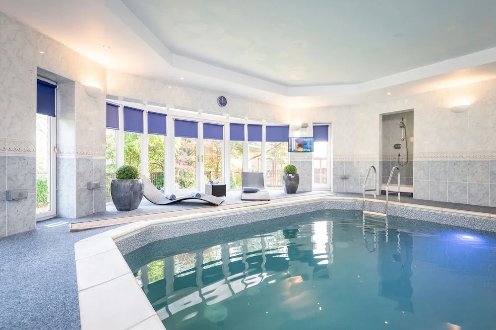 Luxury 6 Bed House With Pool