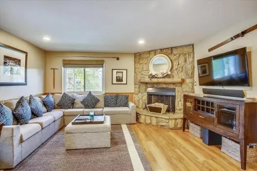 Tannhauser 121 - 2 Br Condo