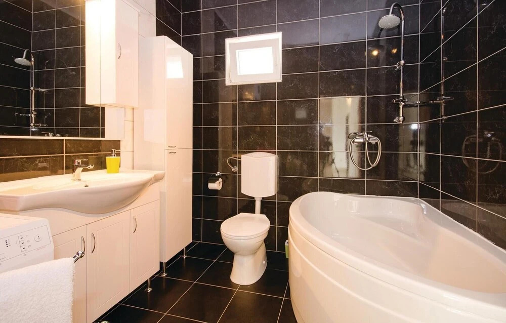 Stunning Home in Blizna Donja With Wifi and 4 Bedrooms