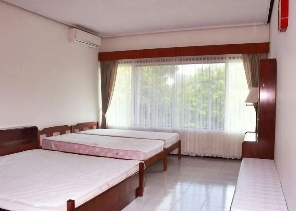 De Dago Pakar Villa by HouseinBandung