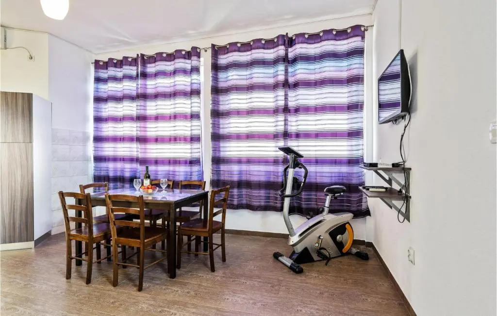Awesome Home In Razanj