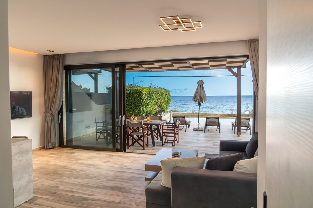 Mary Beach 1 Villa