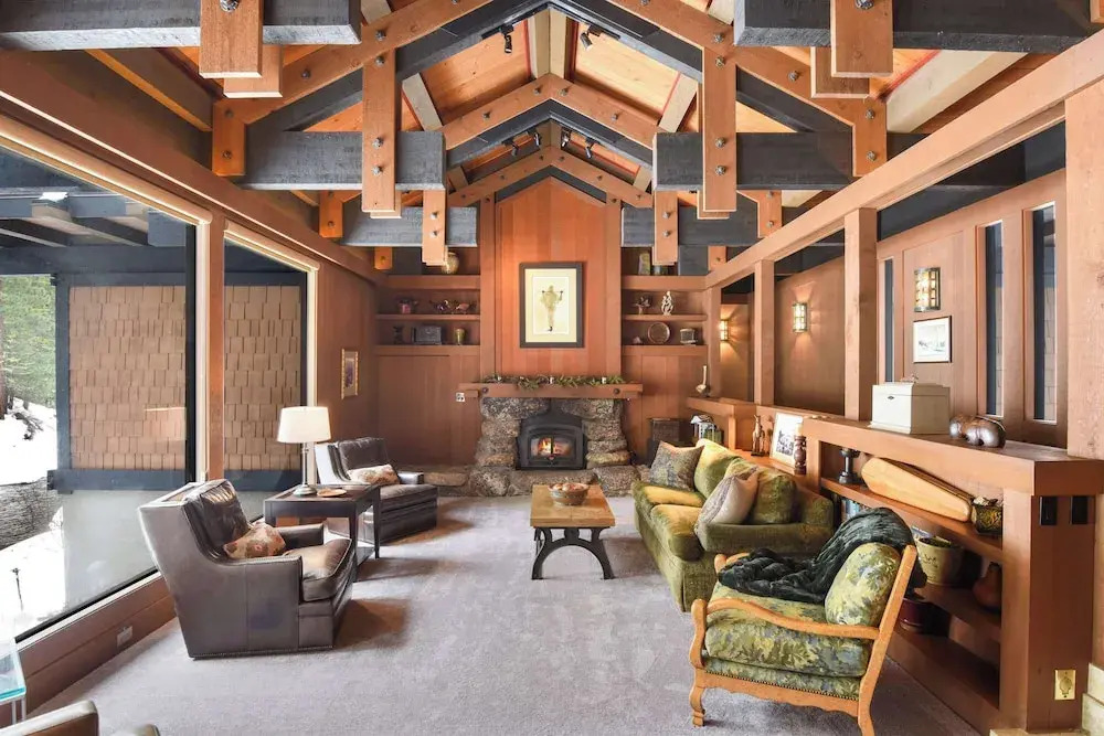Joy on the River Stunning Waterfront Home for 10