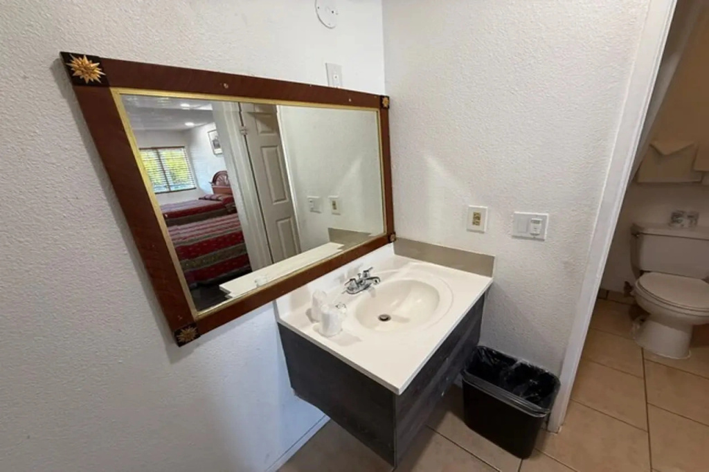 Kings Suites & Mini Storage