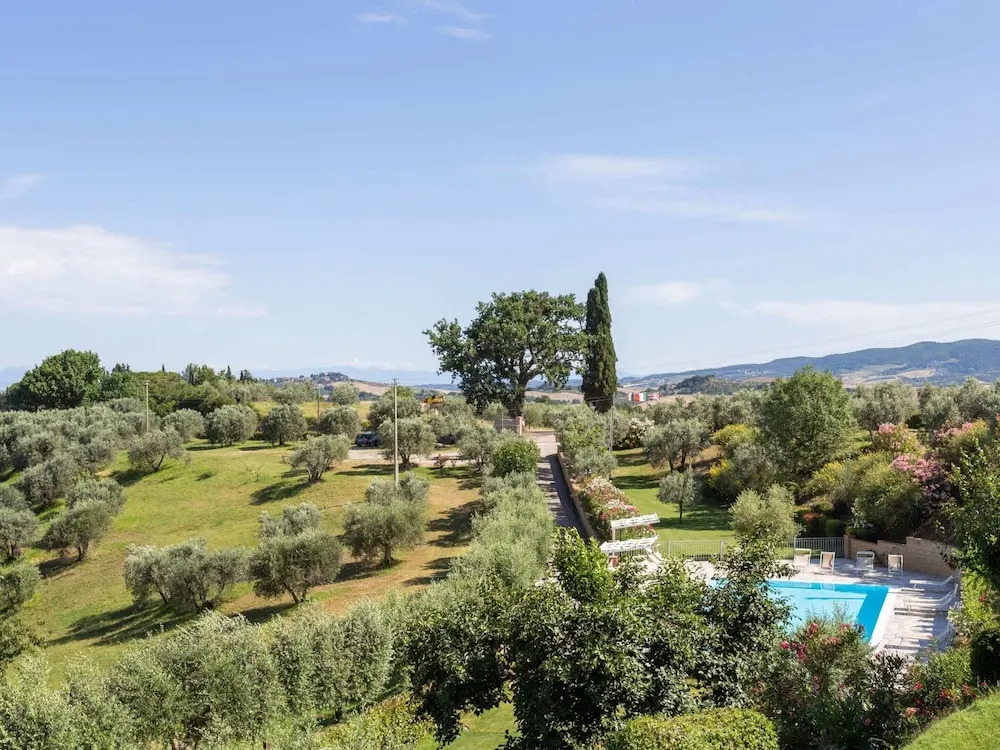 Lavish Holiday Home in Volterra with Pool
