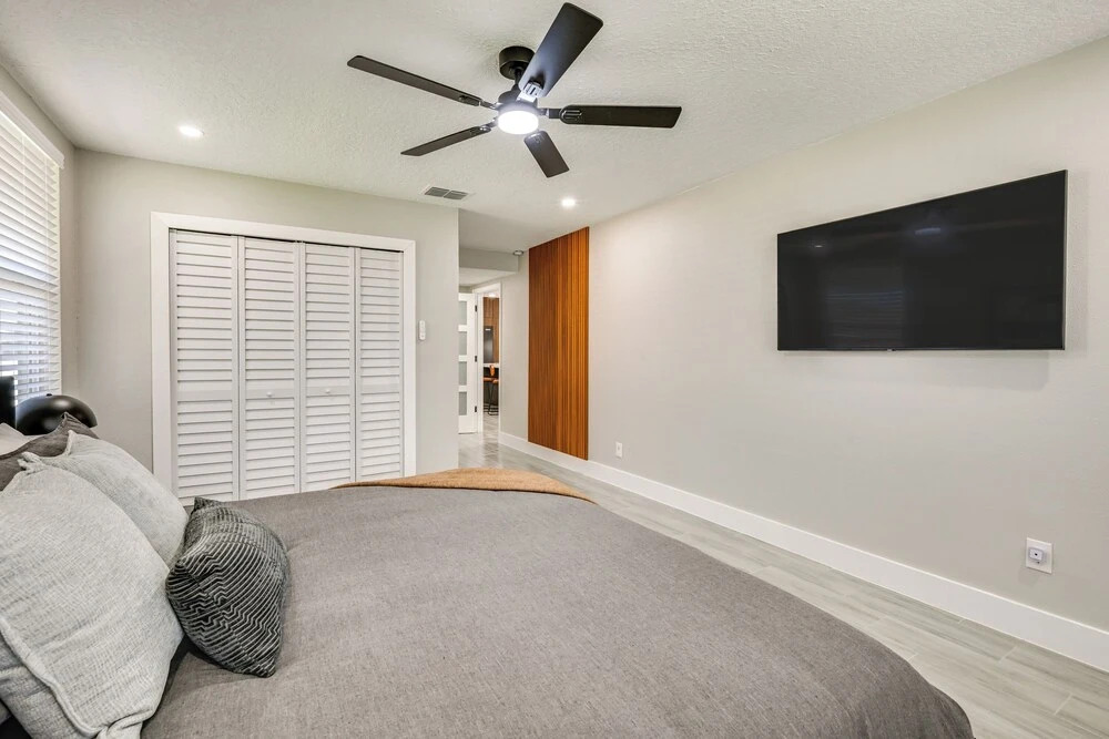 Putting Green + Outdoor Fun: Lakeland Group Escape