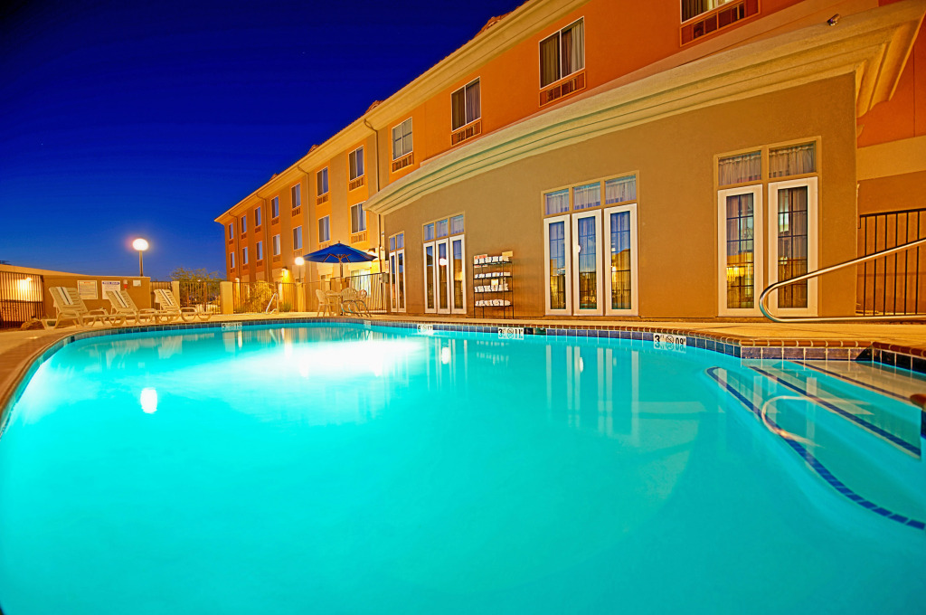 Holiday Inn Express & Suites Tucson by IHG