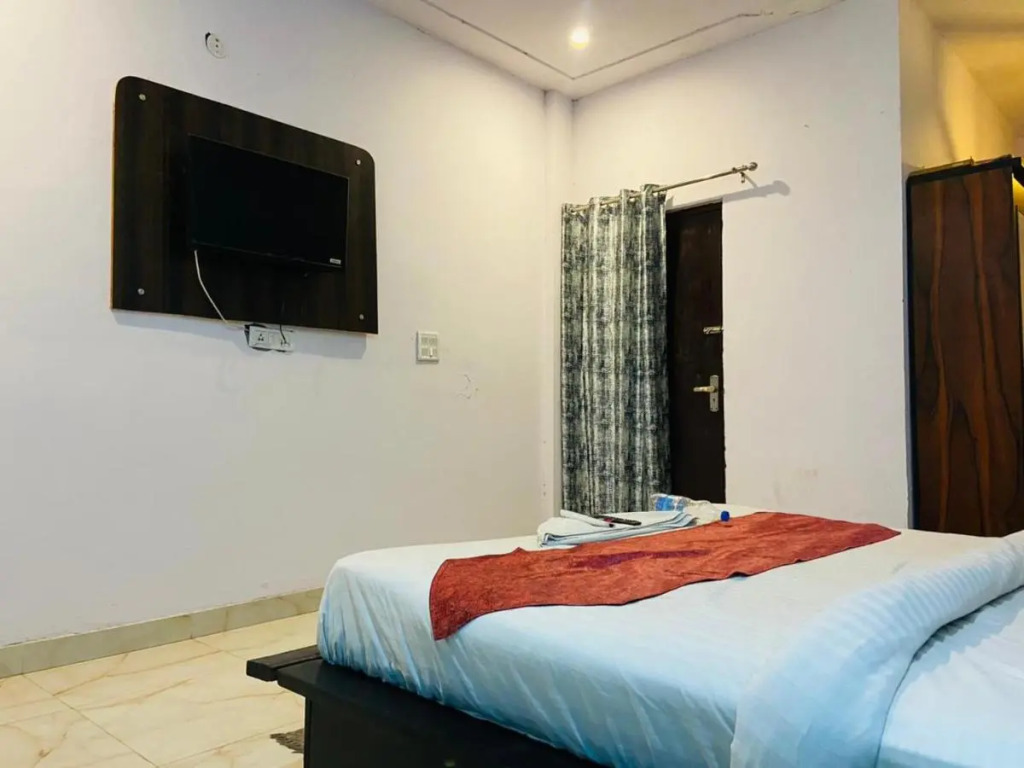 OYO Flagship 80585C Hotel Kings Stay