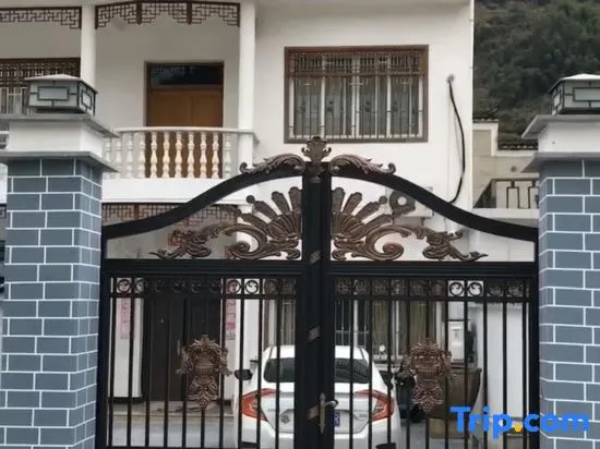 Longwei Hotel