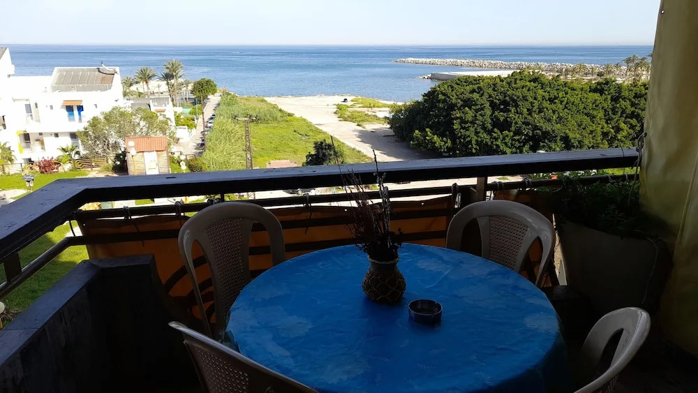 2 Bed Flat - Sleeps 6 - Pets - Pool - Parking