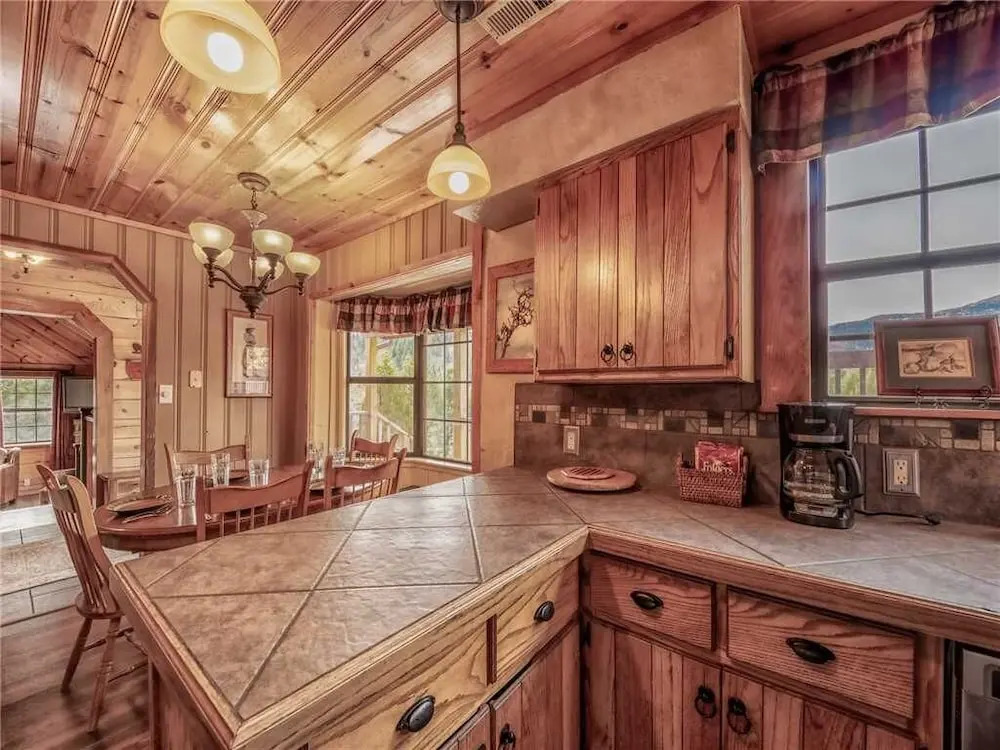 La Posada de Ponder - Four Bedroom Cabin with Hot Tub