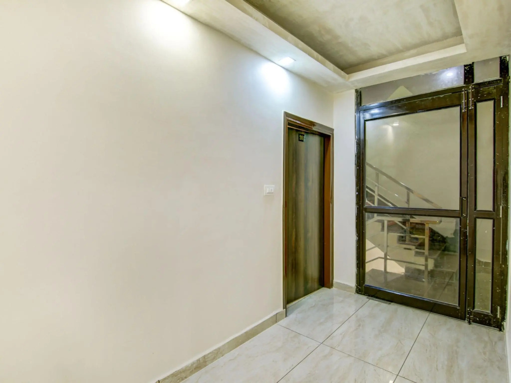 OYO 74839 Bharat Hotel